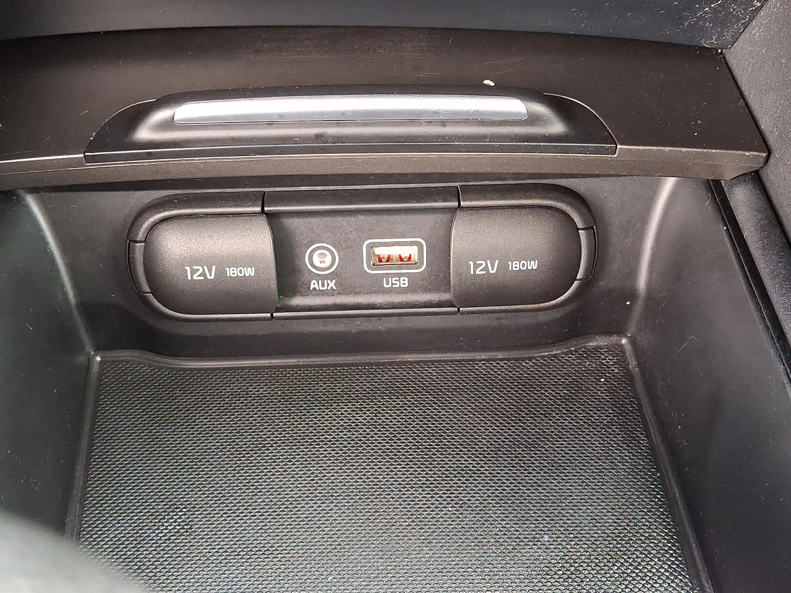 Used 2019 Snow White Pearl Kia LX image 26