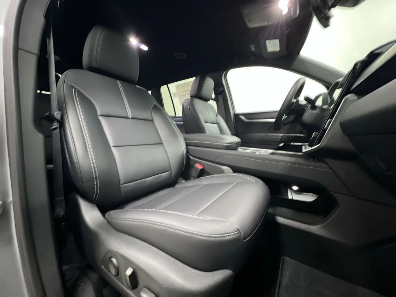 New 2026 Sterling Metallic GMC Elevation image 87