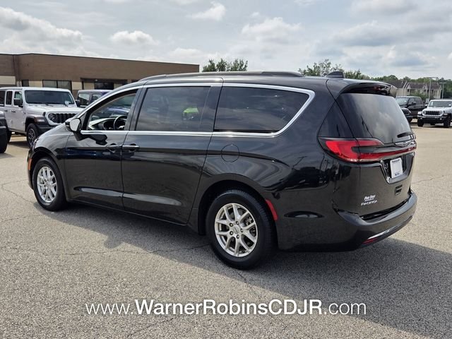 Used 2022 Black Chrysler Touring L image 11