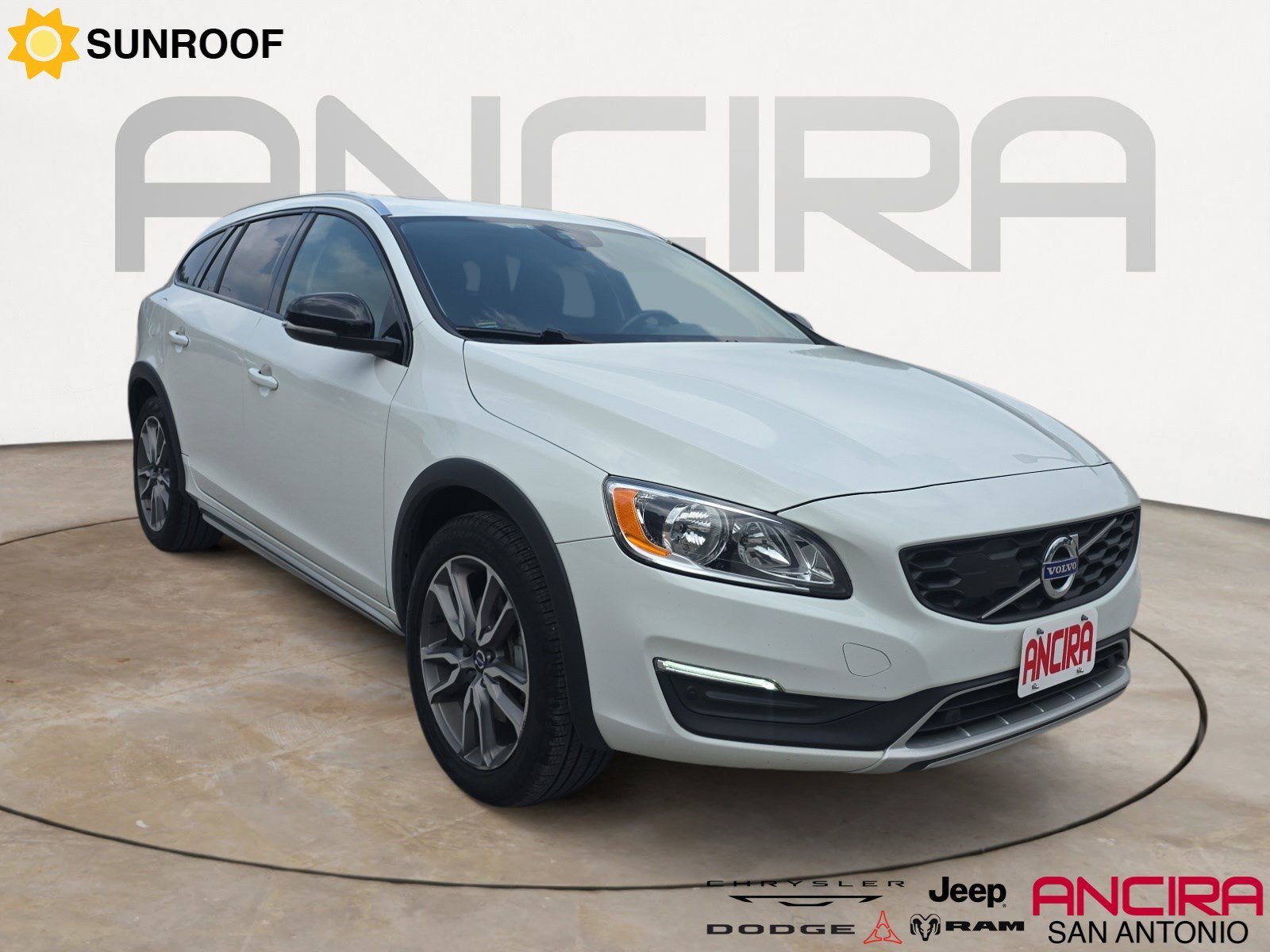 2018 Volvo V60 T5 AWD Cross Country's photo