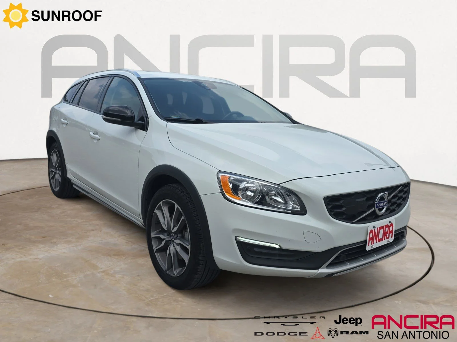 2018 Volvo V60 T5 AWD Cross Country's photo