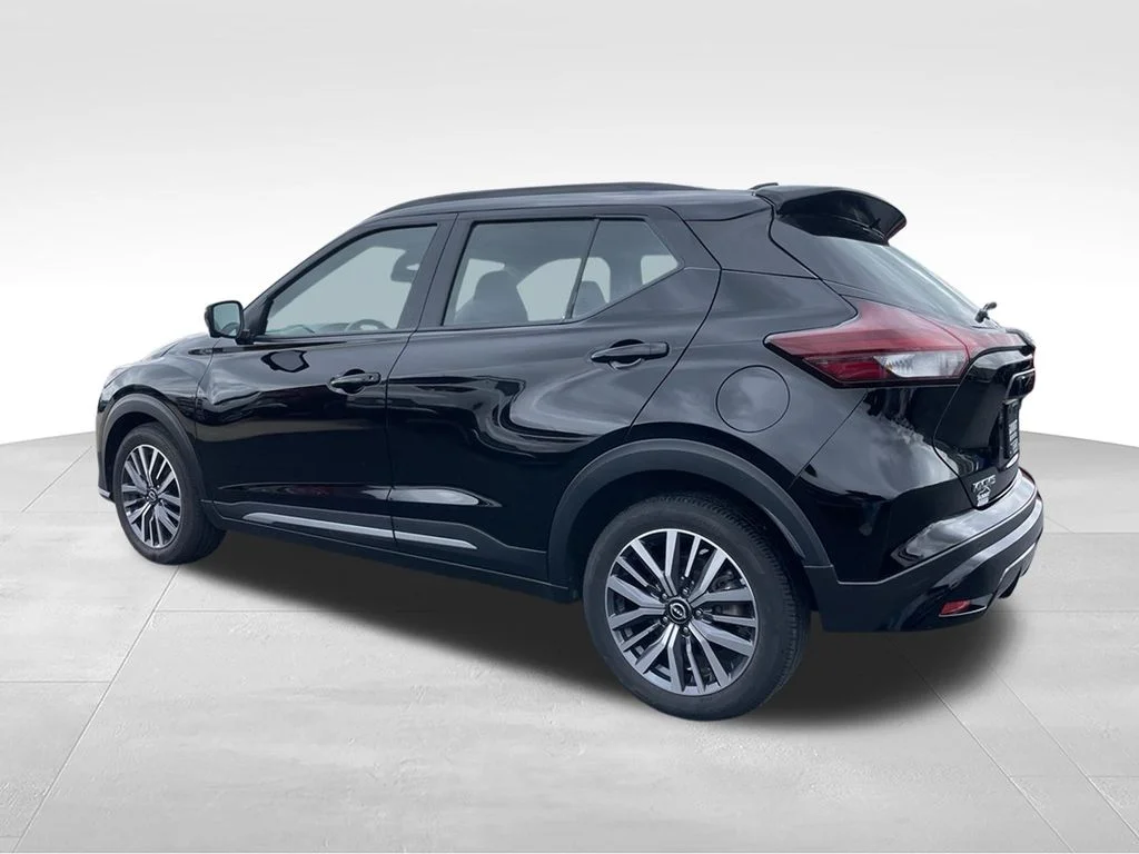 Used 2024 Super Black Nissan SR image 6