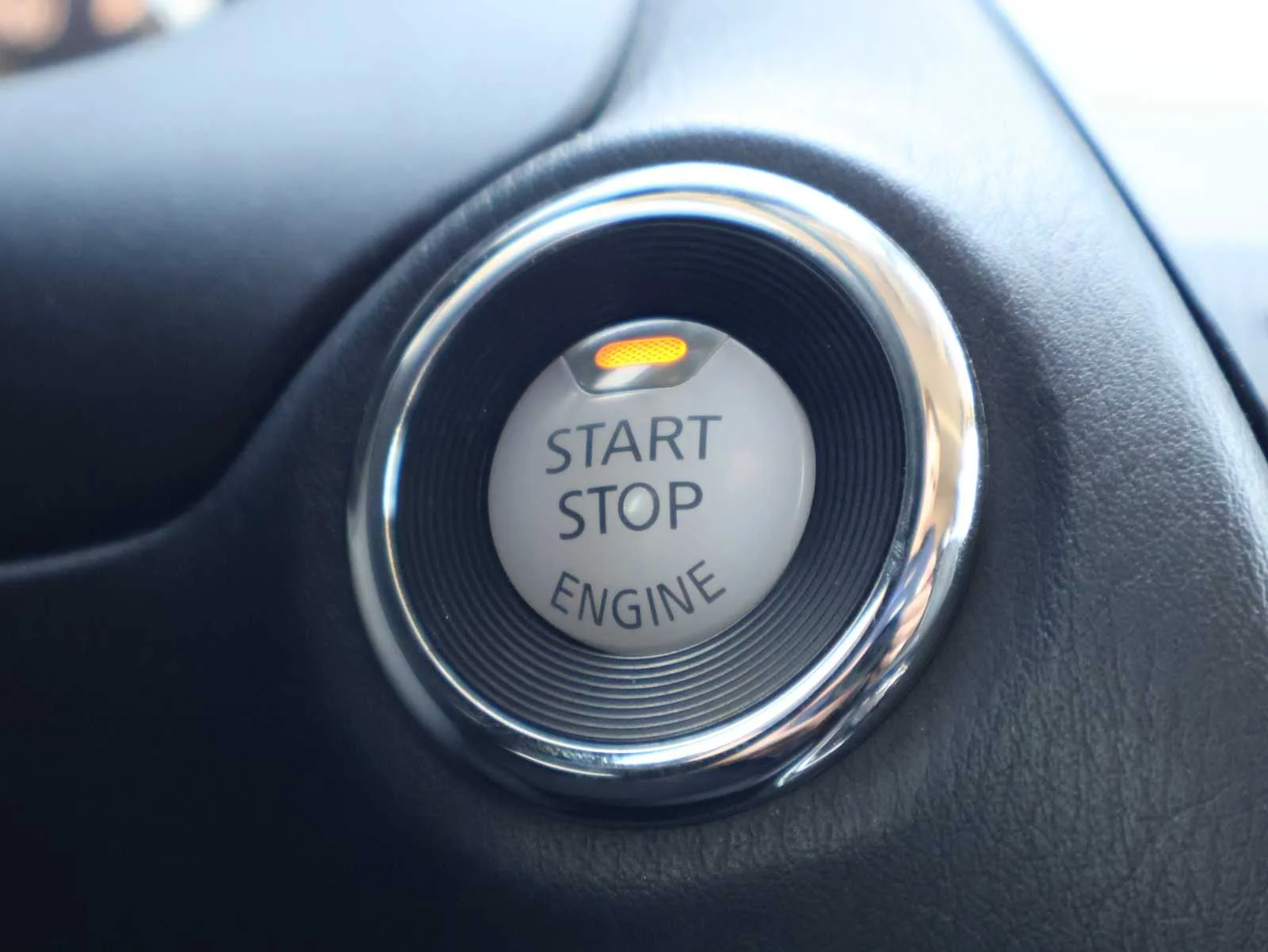 Certified Used 2019 Majestic White INFINITI LUXE image 18