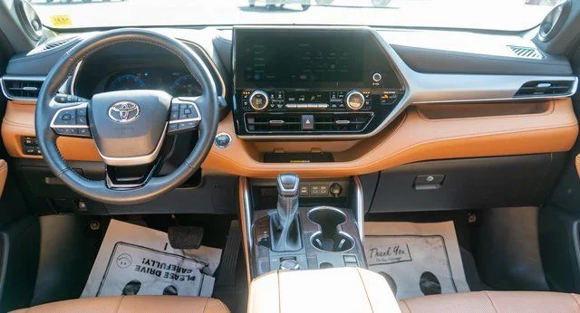Used 2023 Red Toyota Platinum image 17