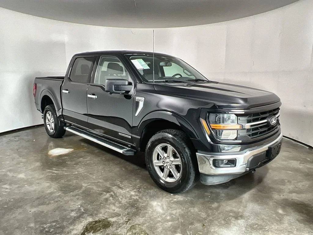 Used 2024 Black Ford XLT image 2