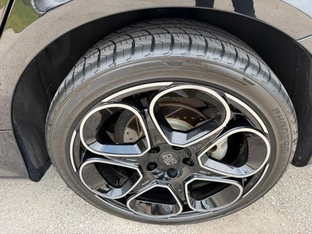 Used 2015 Black Clearcoat Chrysler C image 13