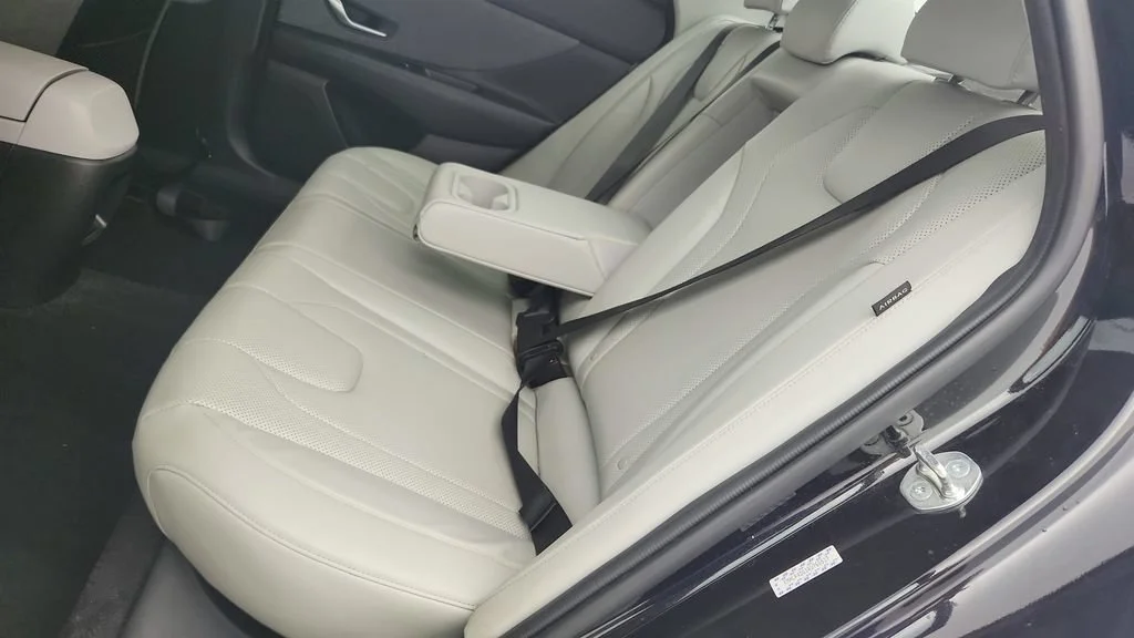 2024 Hyundai Elantra Limited - Photo 26