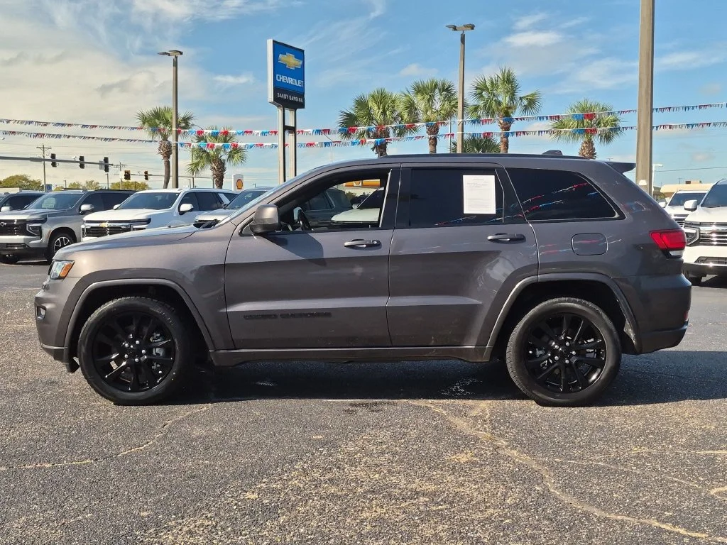 Used 2021 Gray Jeep Laredo X image 2