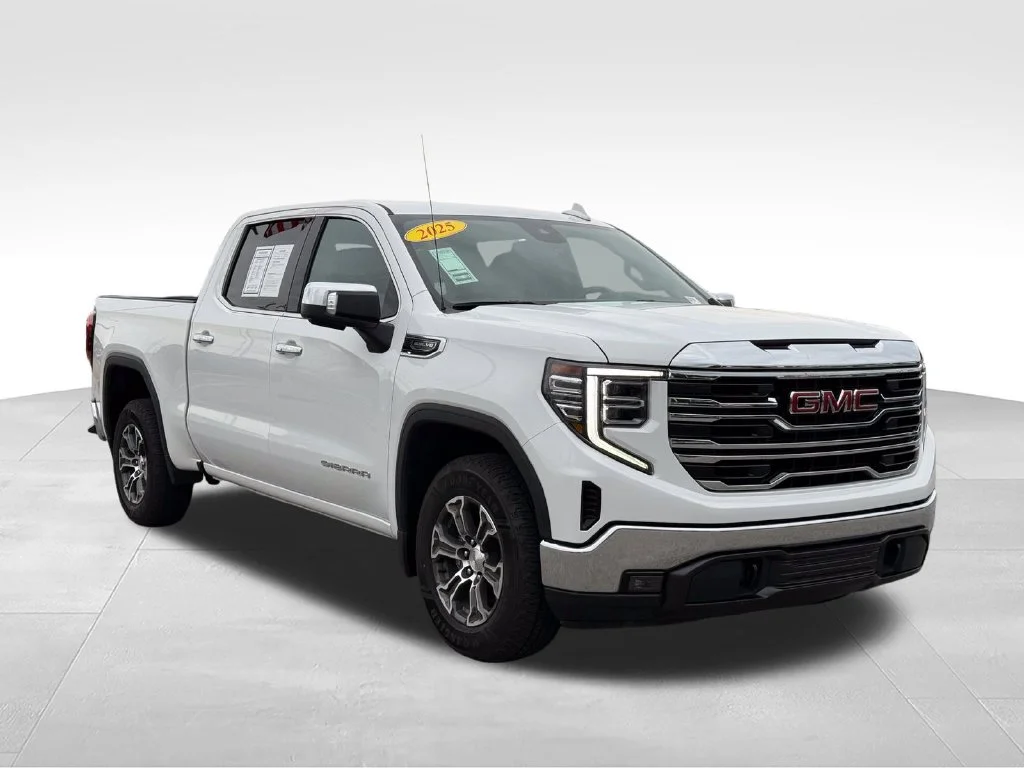 Used 2025 White GMC SLT image 28
