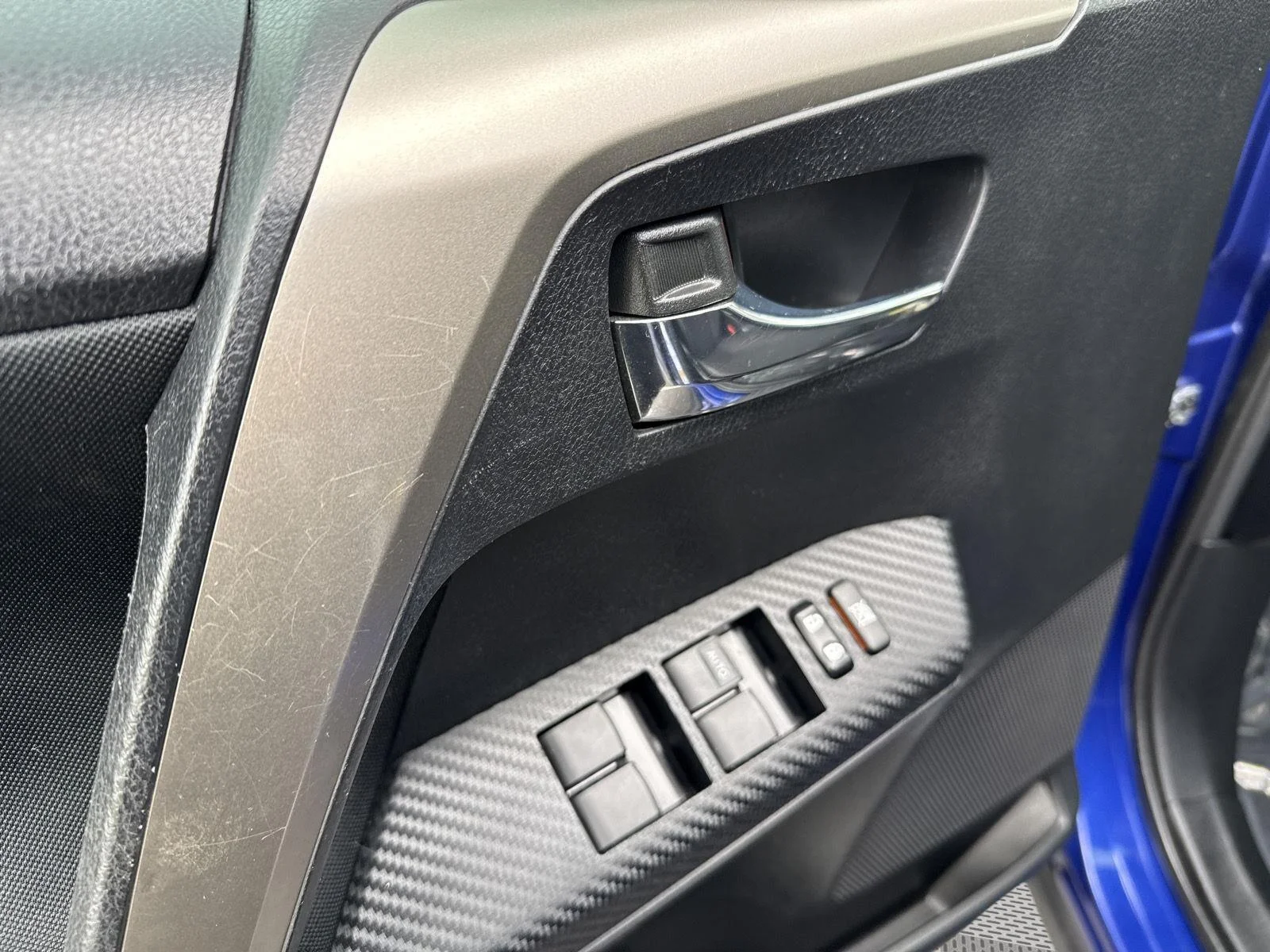 Used 2015 Blue Crush Metallic Toyota XLE image 16