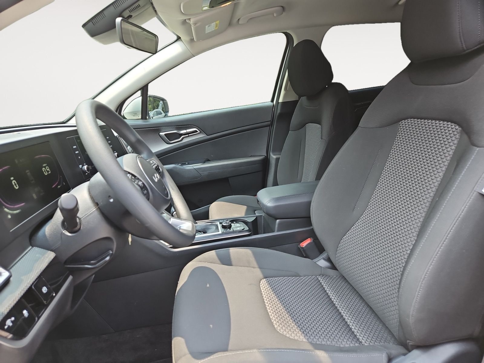 Used 2025 White Kia LX image 9