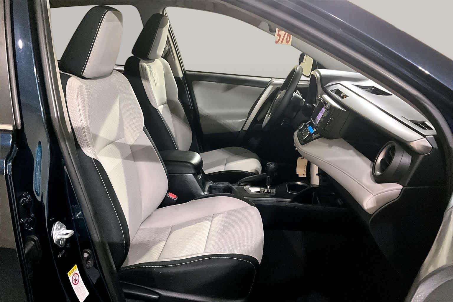Used 2017 Galactic Aqua Mica Toyota XLE image 7