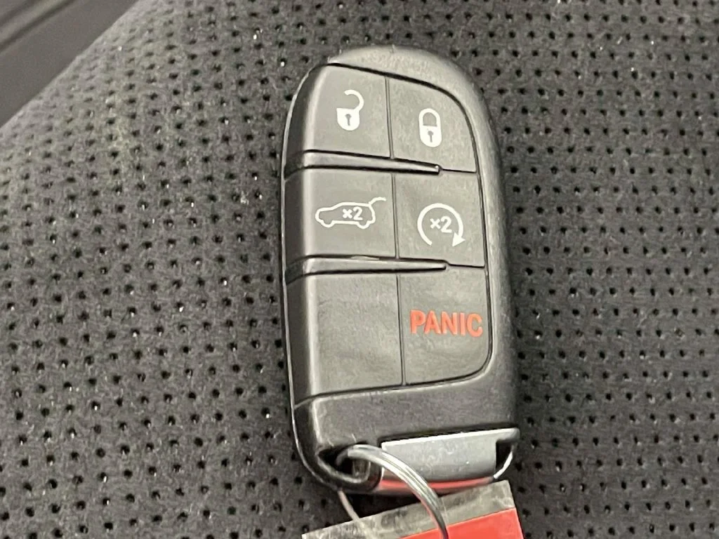 Used 2018 White Jeep Altitude image 35