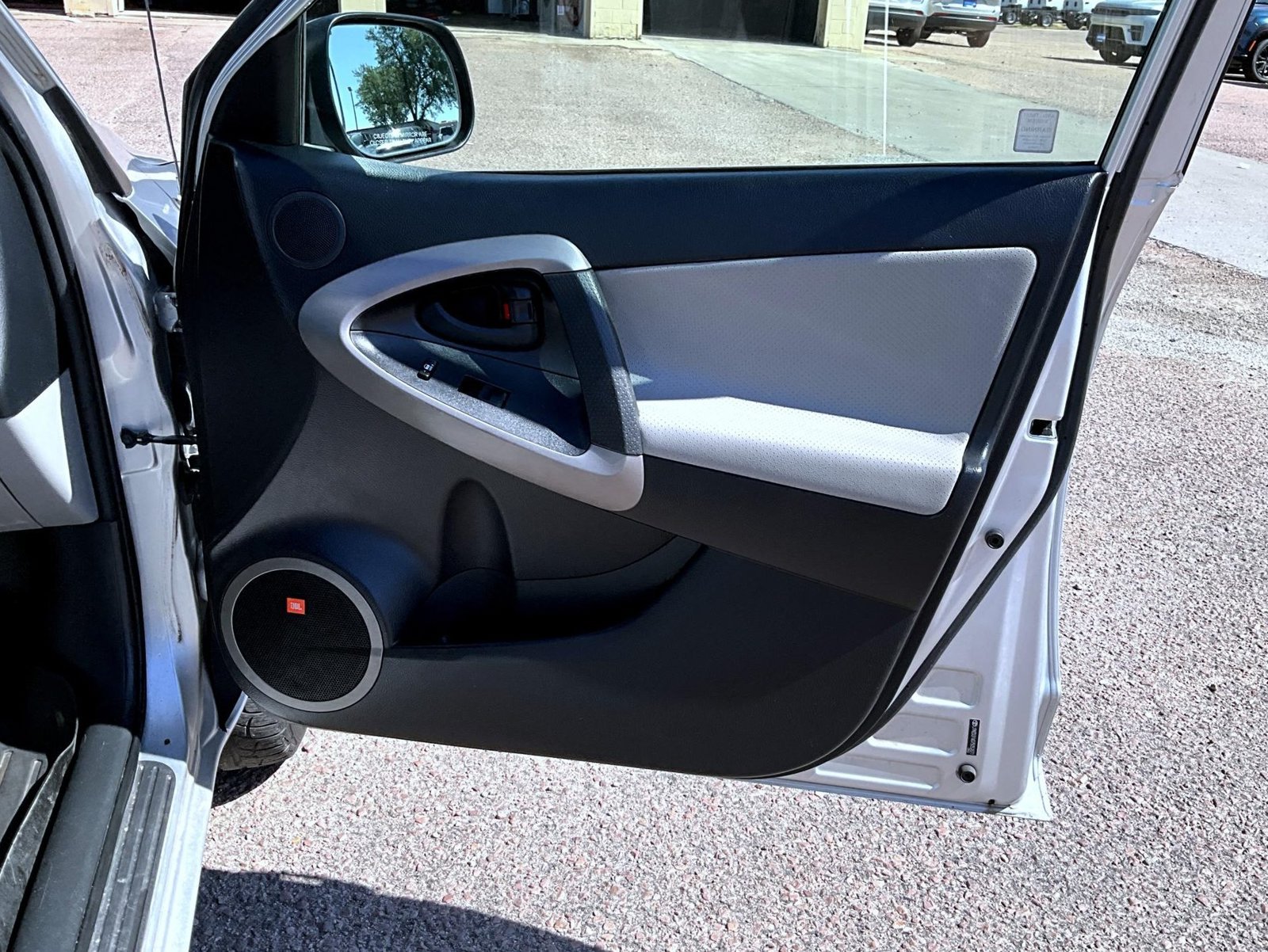 Used 2007 Silver Toyota Limited image 18