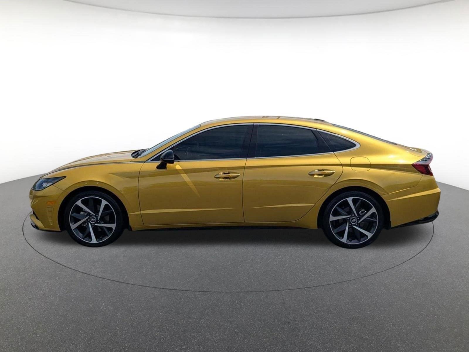 Used 2021 Glowing Yellow Hyundai SEL Plus image 7