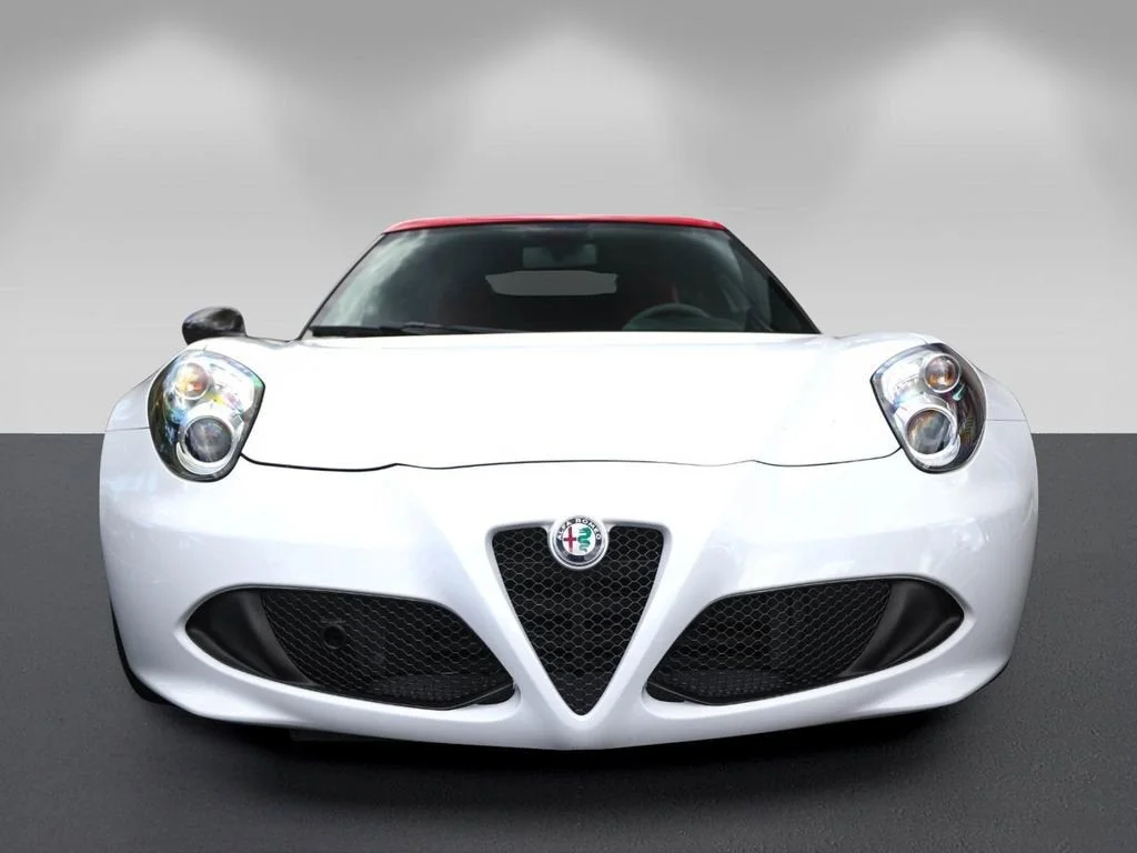 Used 2017 White Alfa Romeo Base image 8