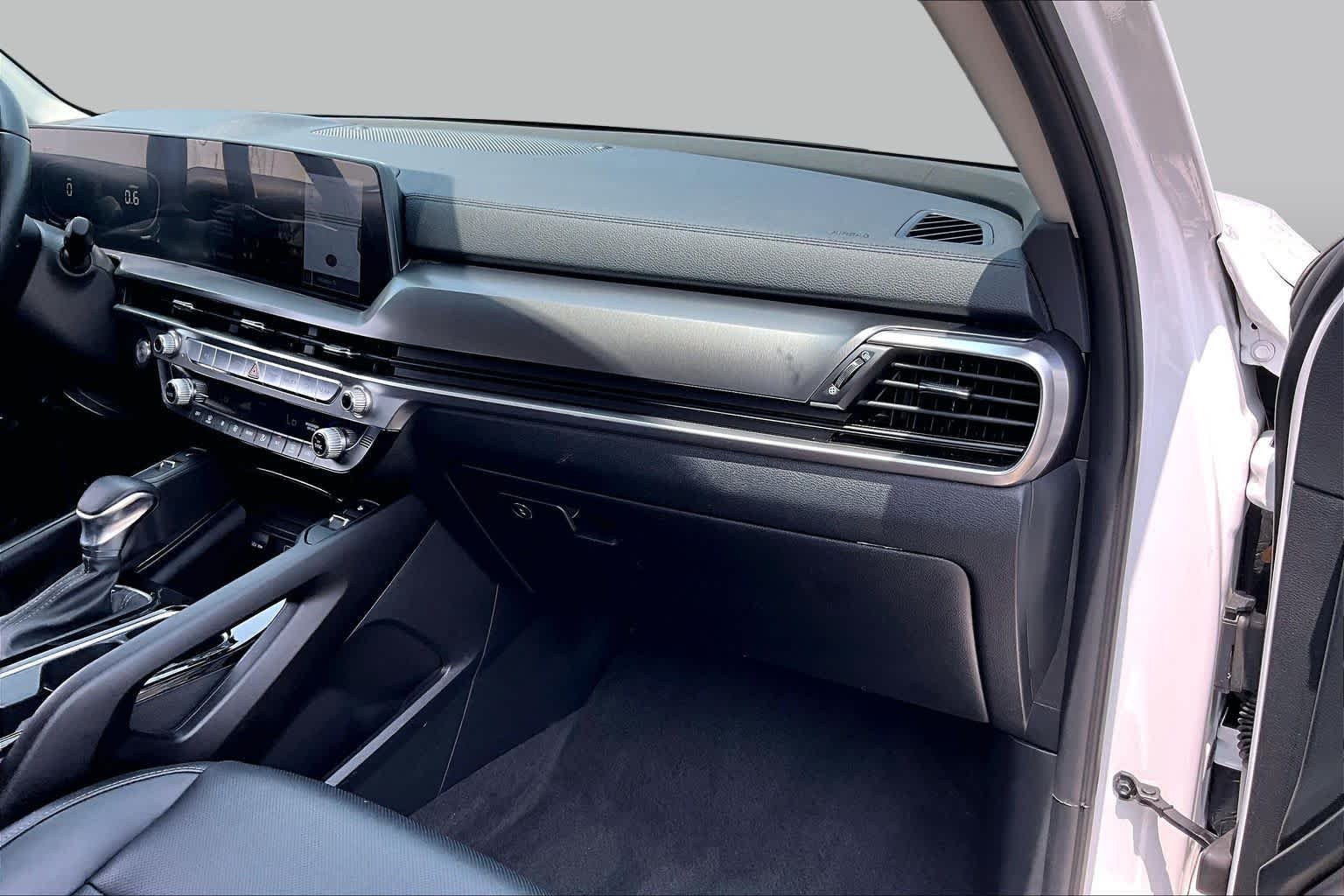 Used 2025 Glacial White Pearl Kia S image 16