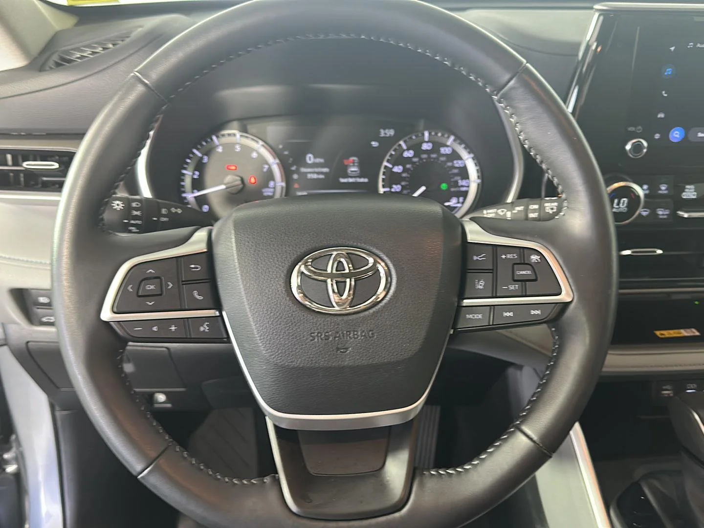 Used 2023 Moon Dust Toyota XLE image 13
