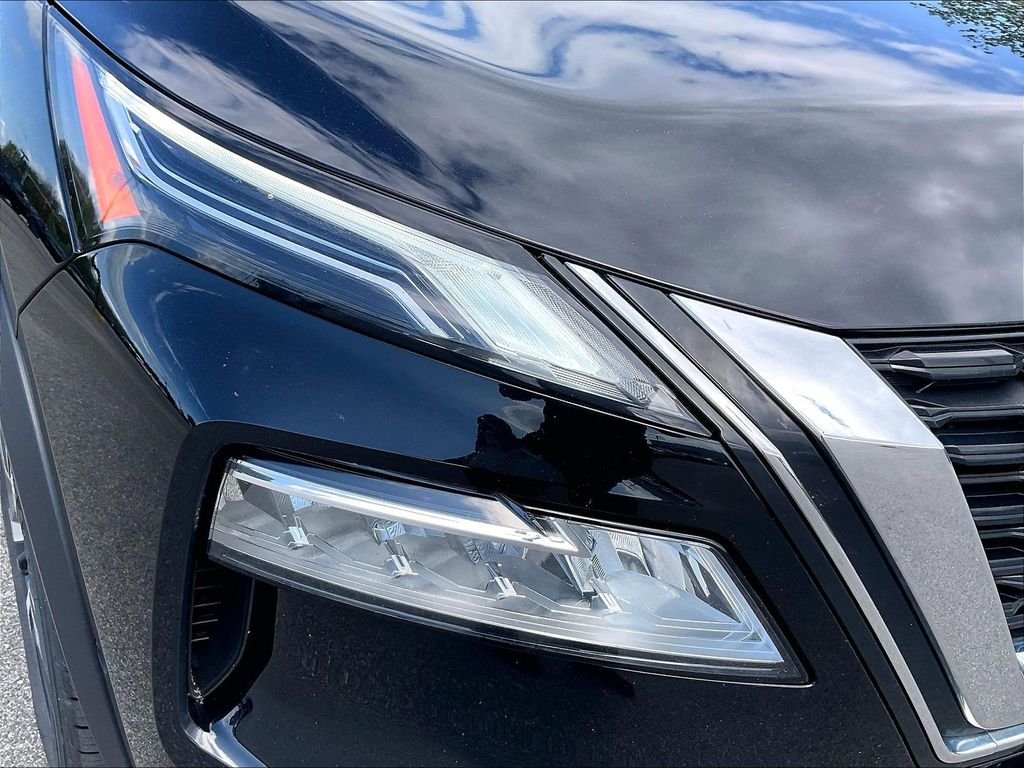 Used 2023 Super Black Nissan Platinum image 31