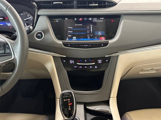 Used 2018 HARBOR BLUE METALLIC Cadillac Luxury FWD image 4