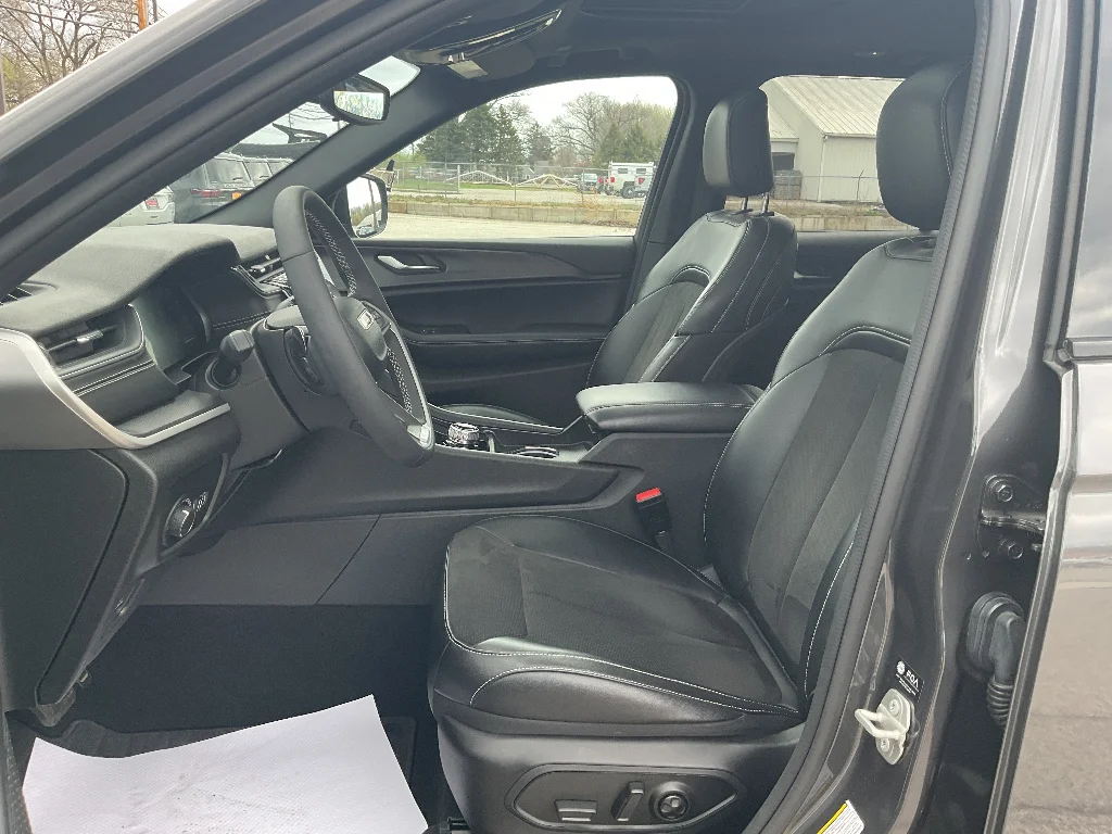 Certified Used 2023 Baltic Gray Metallic Clear Coat Jeep Altitude X image 8