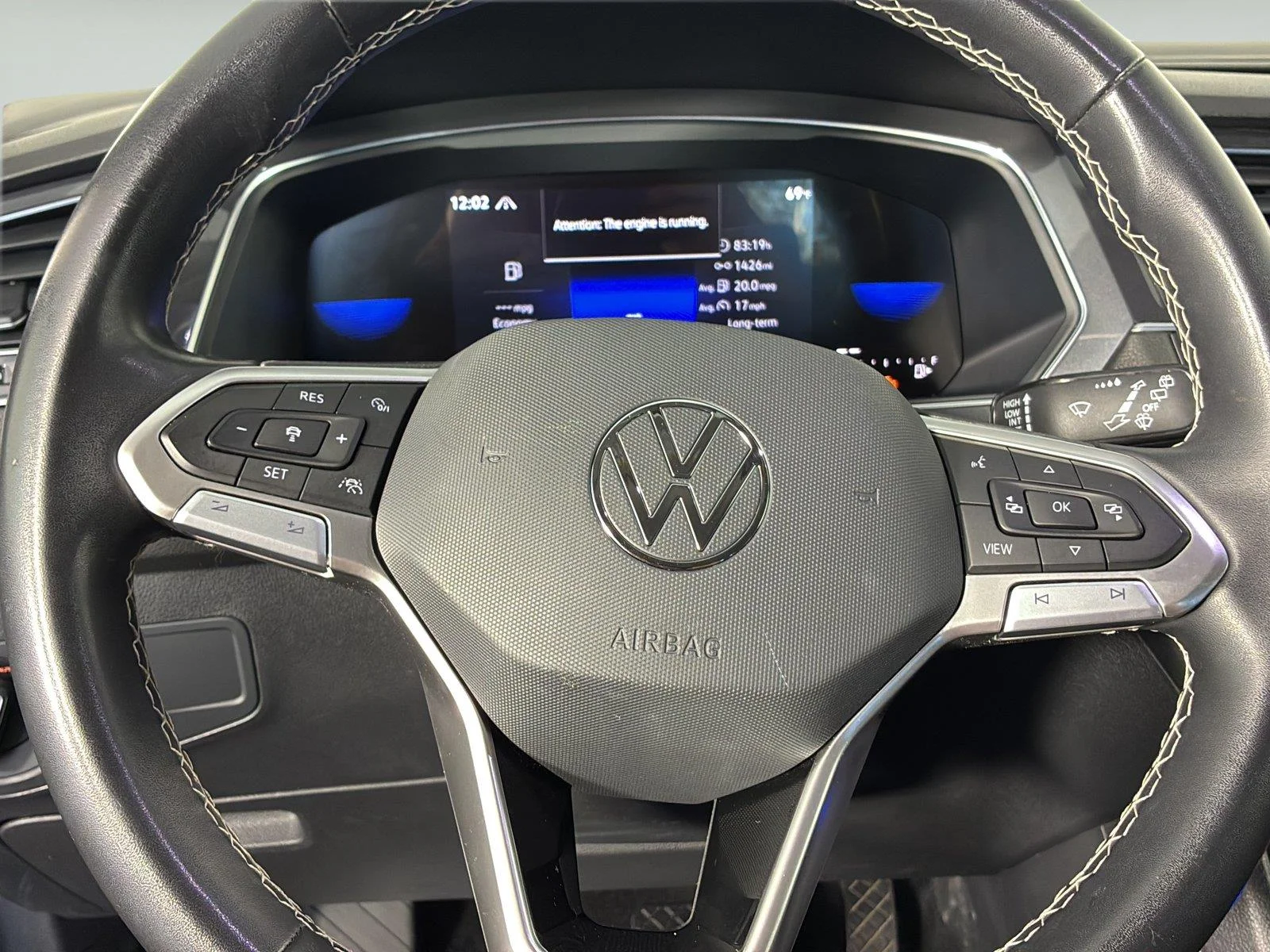Used 2023  Volkswagen SE image 33