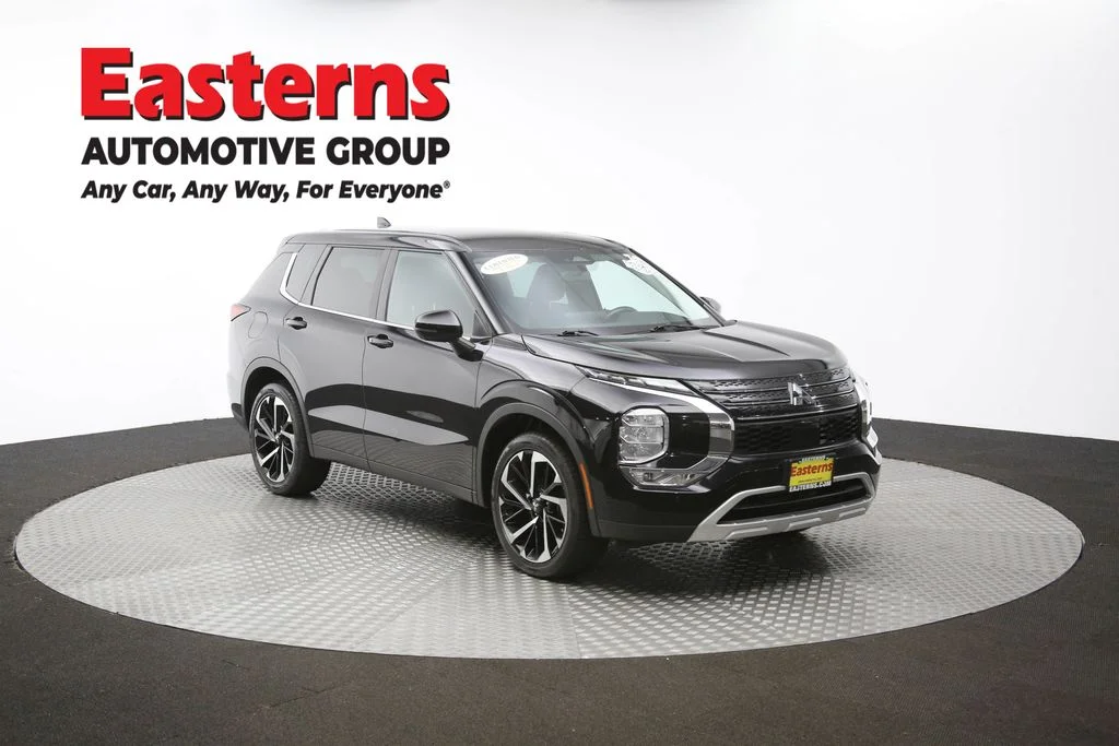 Used 2023 Black Mitsubishi SE image 48