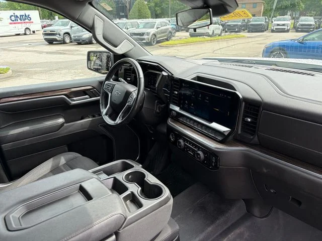 Used 2022 White Chevrolet RST image 5