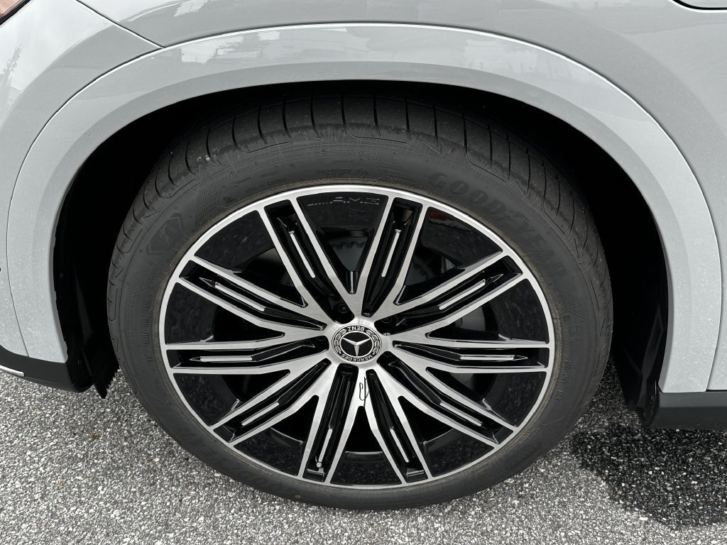 New 2027 MANUFAKTUR Alpine Grey Mercedes-Benz EQE 320+ image 49