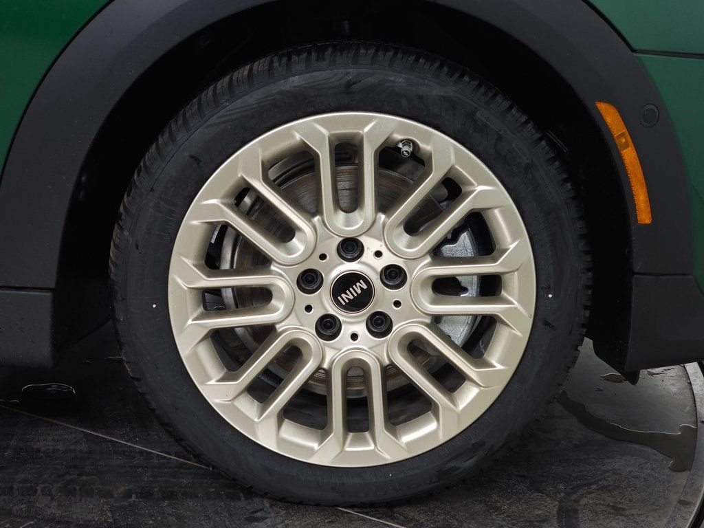 New 2026 British Racing Green MINI Signature Plus image 7