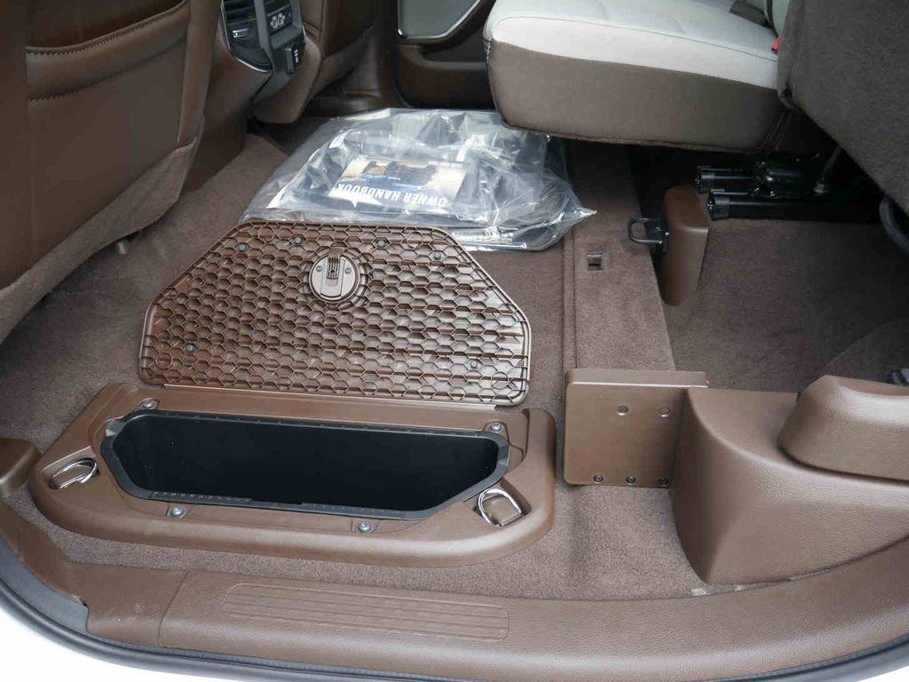 New 2026 Bright White Clear-Coat Exterior Paint RAM LARAMIE image 16