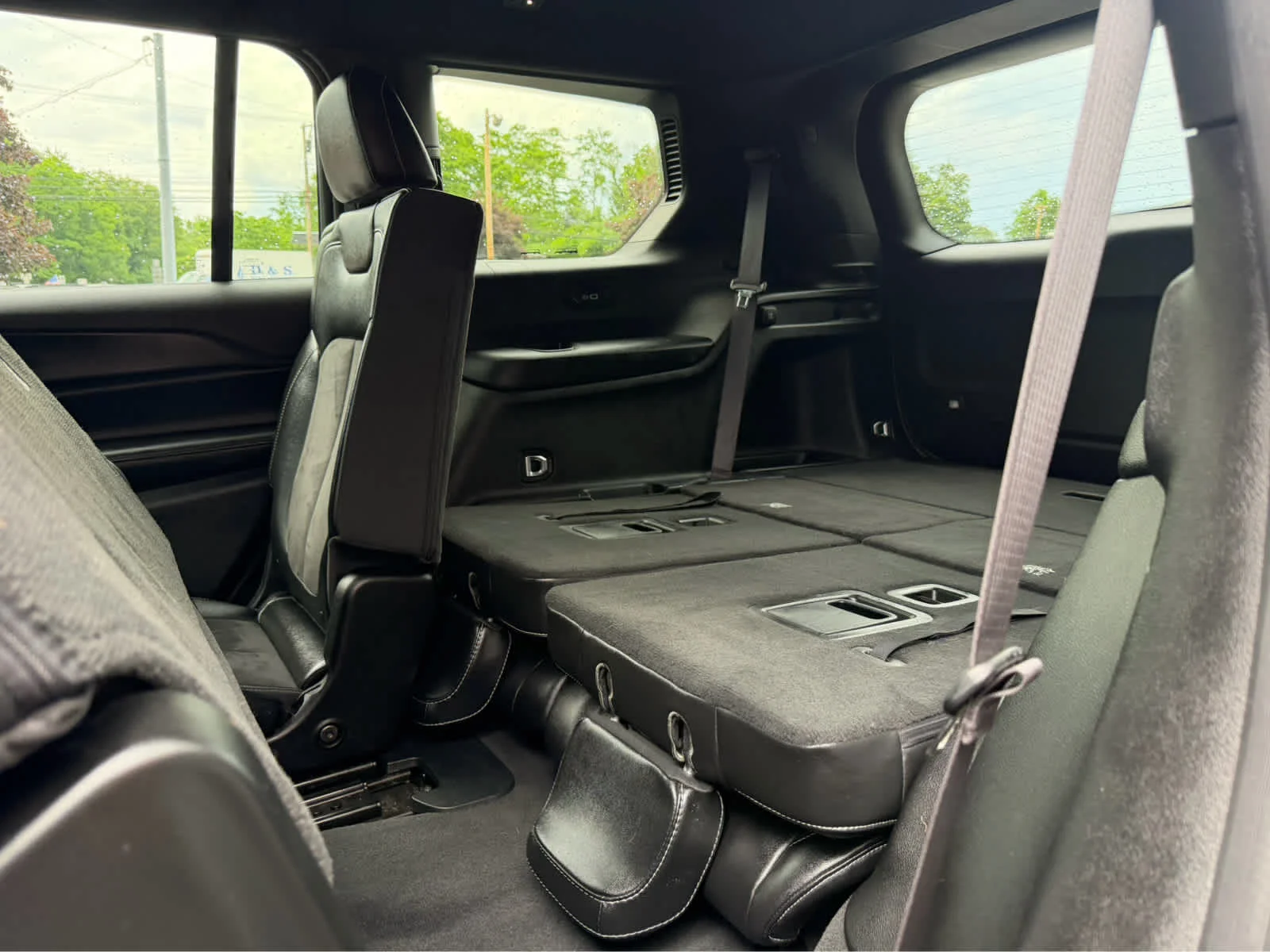 Used 2023 Diamond Black Crystal Pearlcoat Jeep Altitude image 12