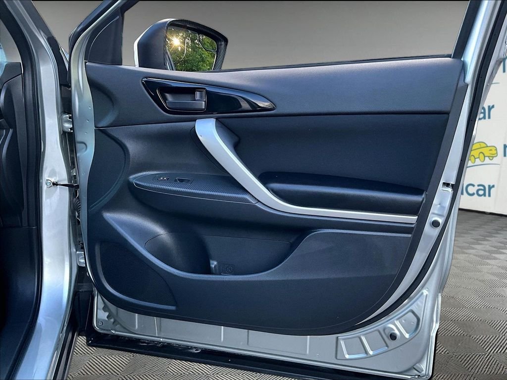 Used 2022 Silver Mitsubishi ES image 12