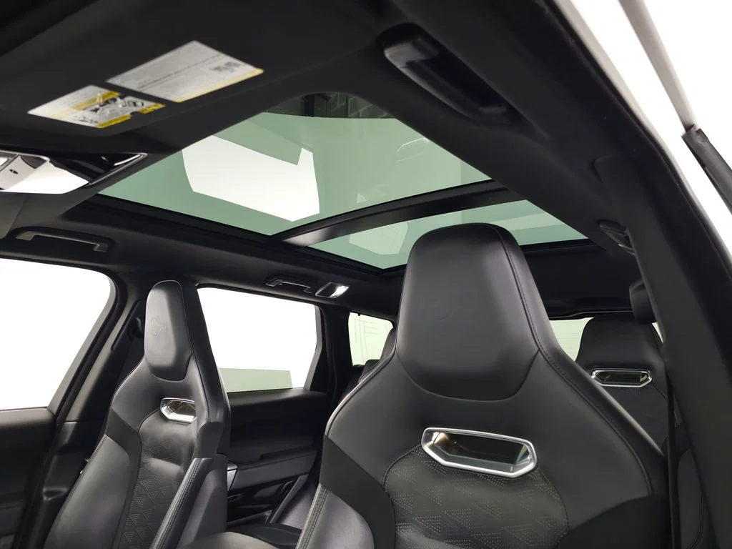 Used 2022 Fuji White Land Rover SVR image 18