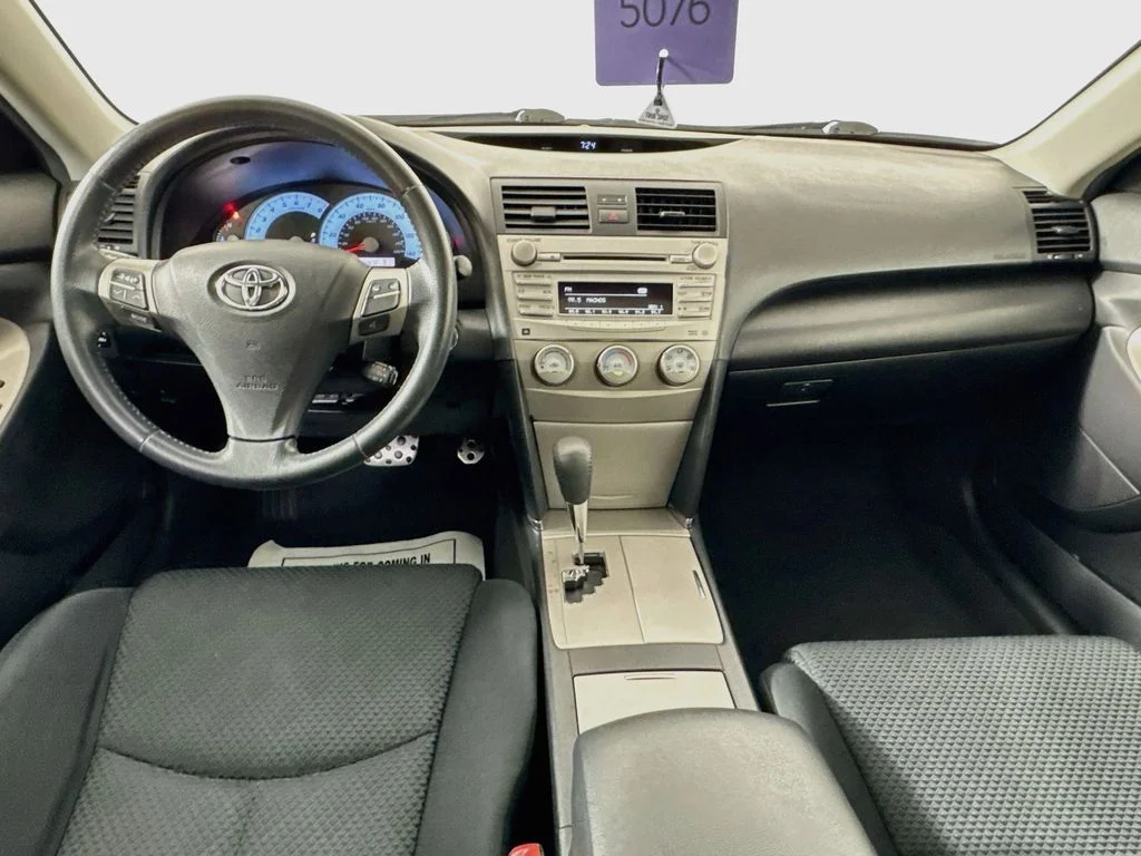 Used 2010 White Toyota LE image 24