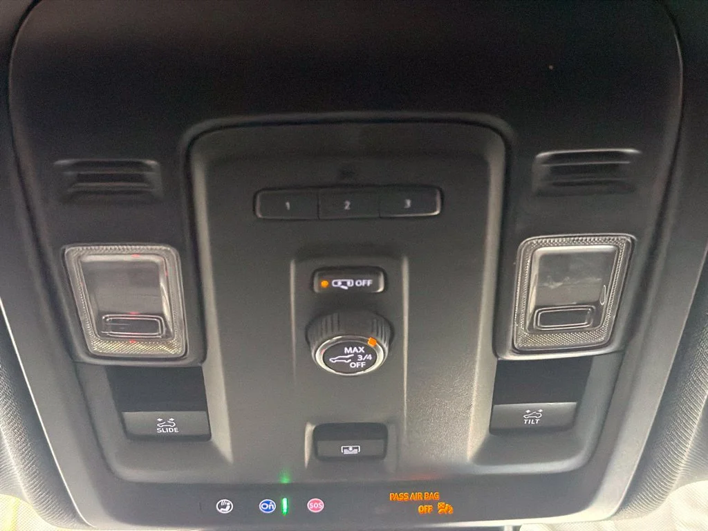 Used 2023 Iridescent Pearl Tricoat Chevrolet Z71 image 19