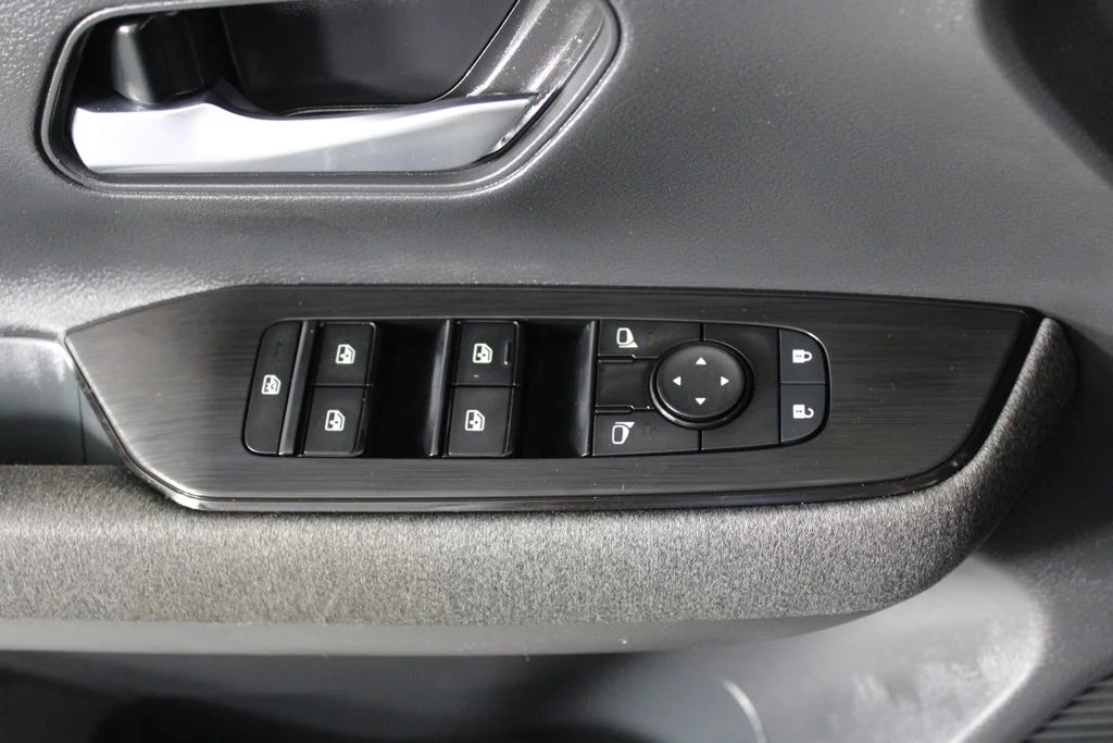2025 Nissan Kicks SV - Photo 24