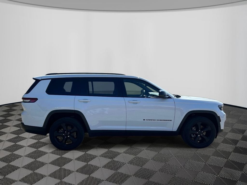 Used 2021 White Jeep Altitude image 6