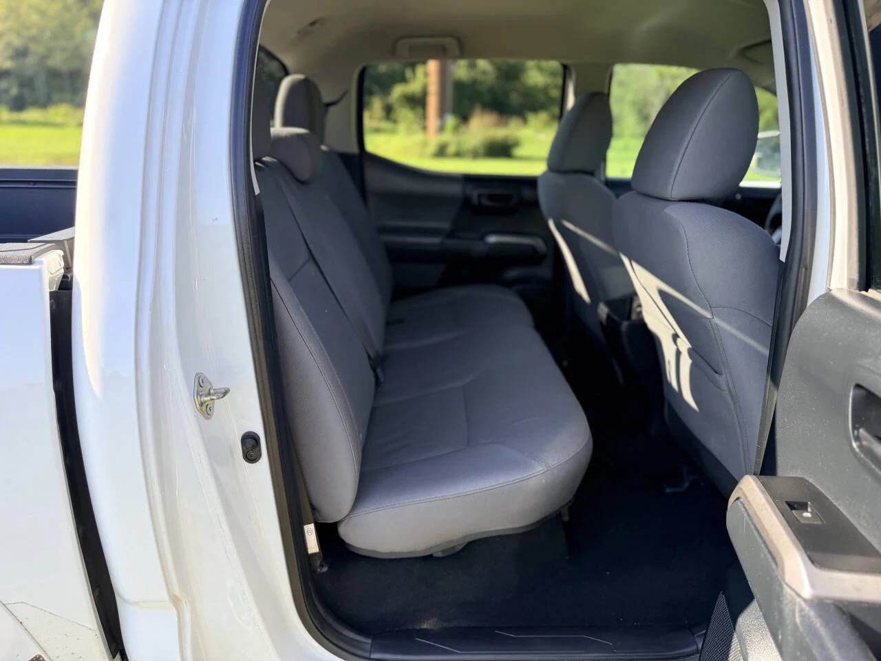 Used 2017 White Toyota SR5 V6 4x2 4dr Double Cab 5.0 ft SB image 15