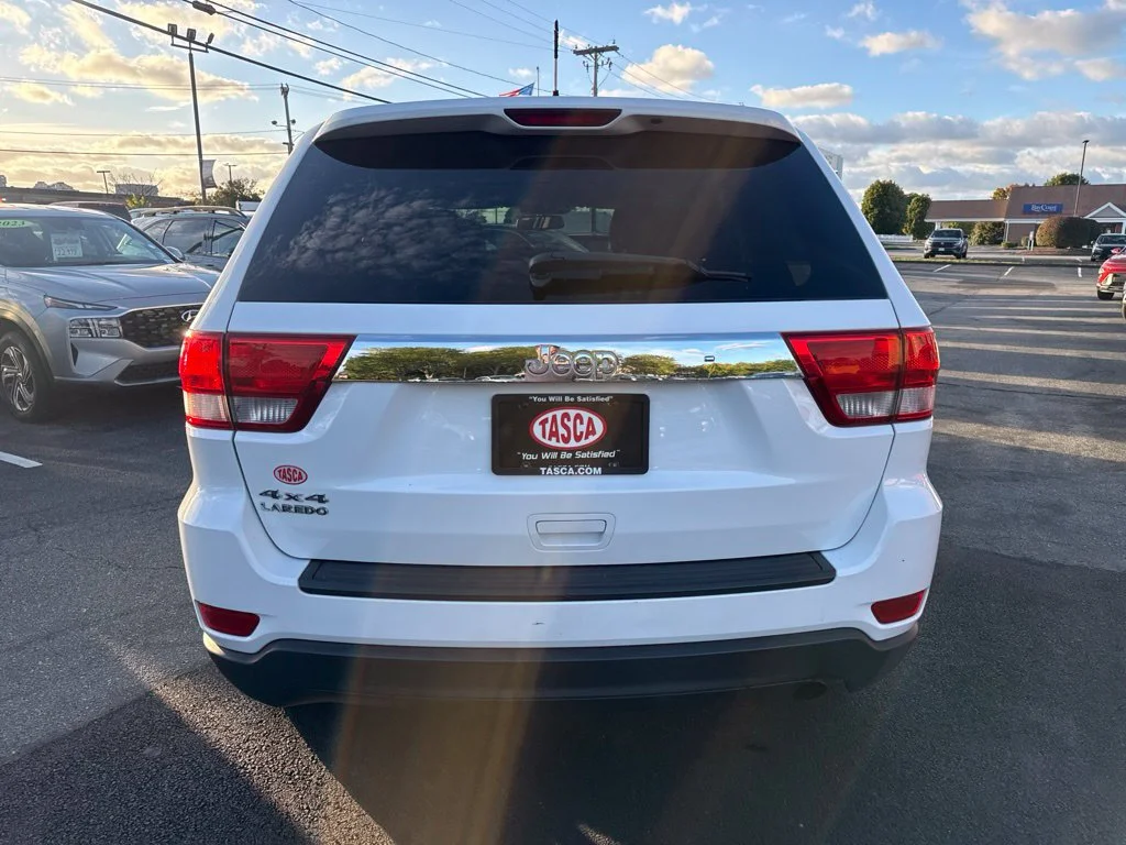 Used 2013 White Jeep Laredo image 6