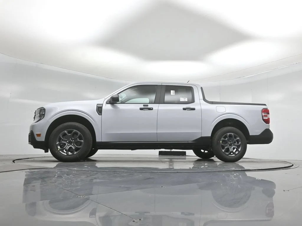New 2026 Space White Metallic Ford XLT image 44