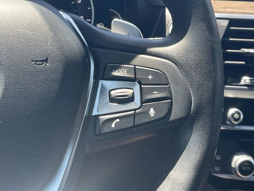 Used 2019 White BMW xDrive30i image 25