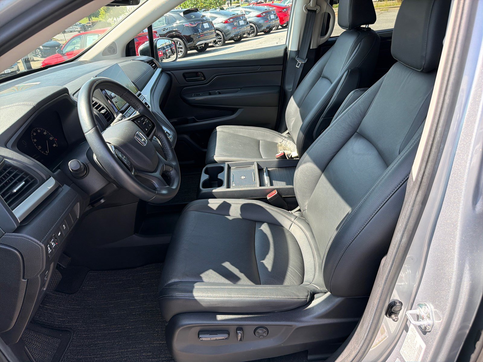 Certified Used 2025 Solar Silver Metallic Honda EX-L image 9