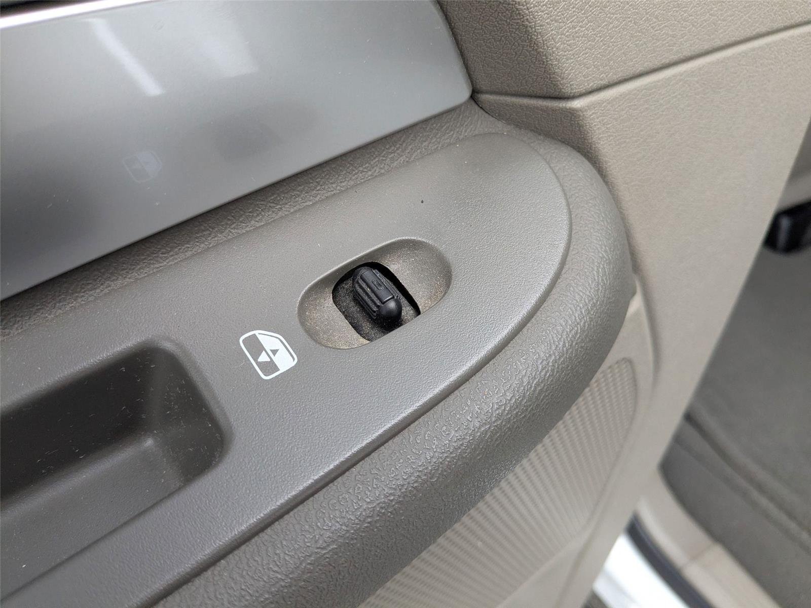 Used 2008 Bright White Dodge SXT image 27