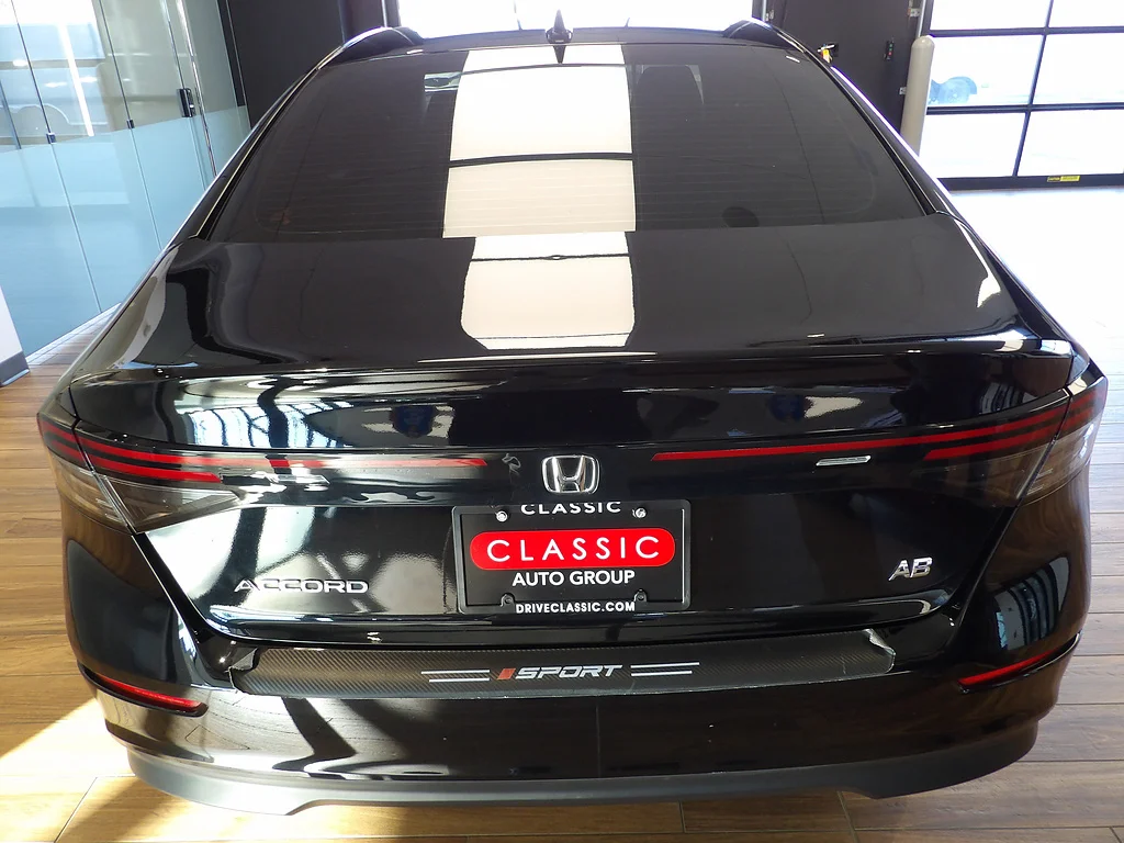Used 2025 Crystal Black Pearl Honda SE image 7