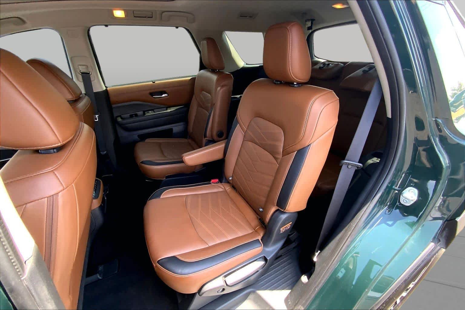 Used 2023 Obsidian Green Pearl Nissan Platinum image 21