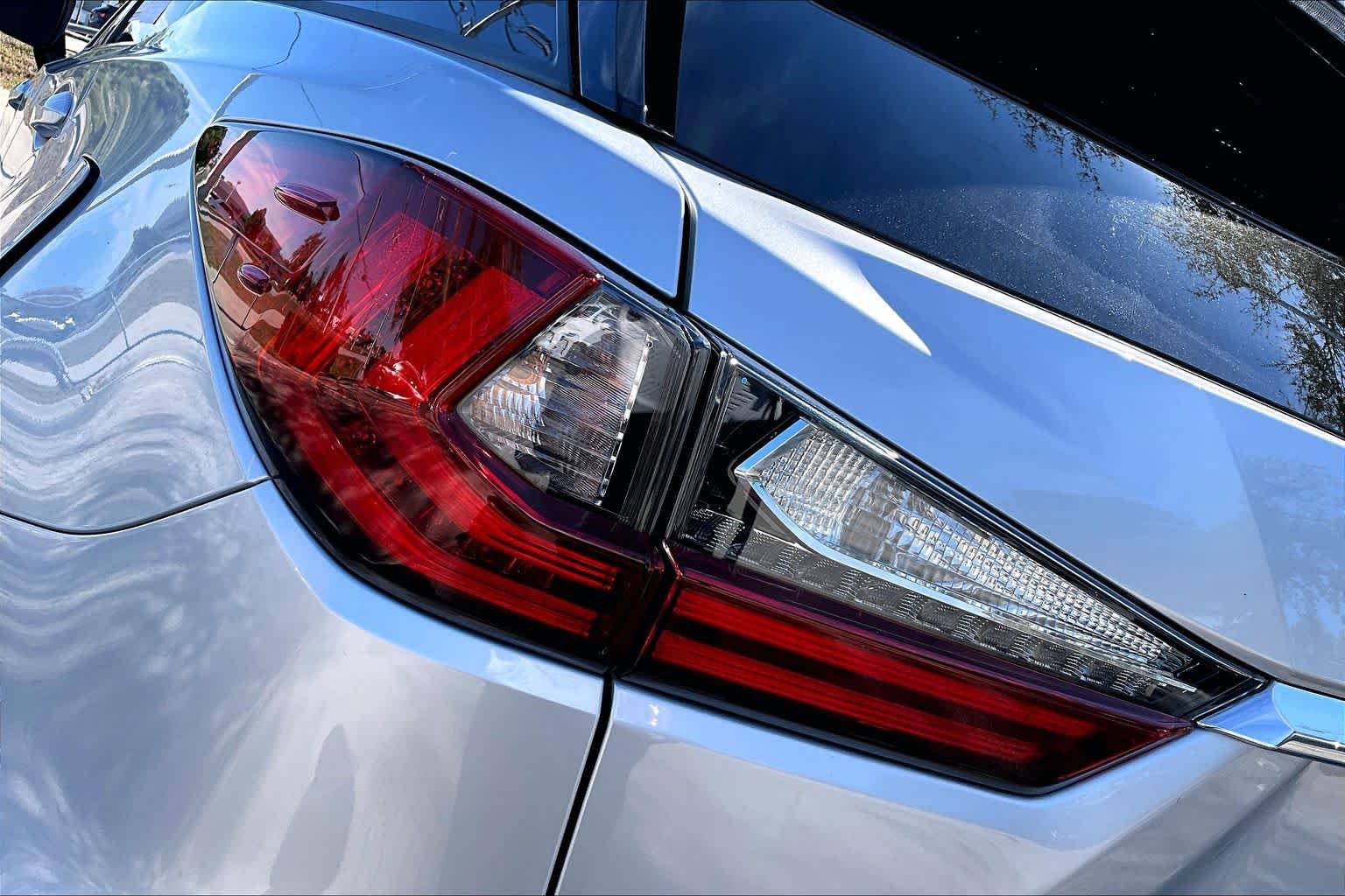 Used 2019 Silver Lining Metallic Lexus Premium image 29