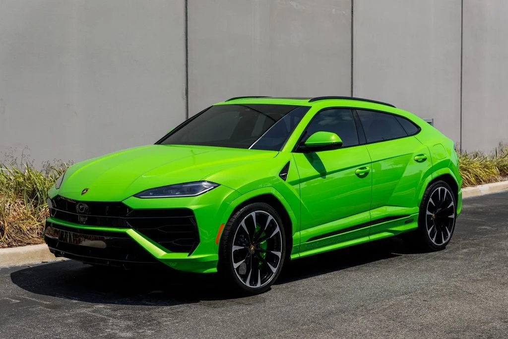 Used 2025 Green Lamborghini SE image 23