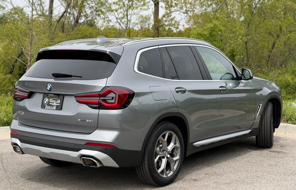 Used 2024 Gray BMW xDrive30i image 6