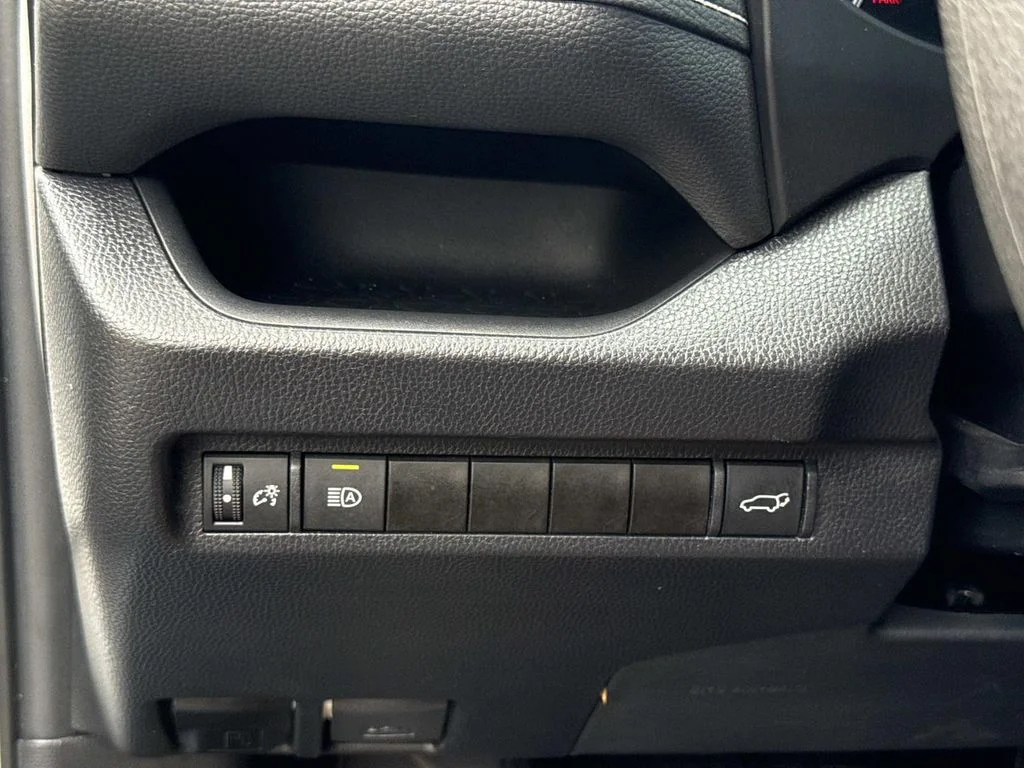 Used 2024 White Toyota XLE image 33